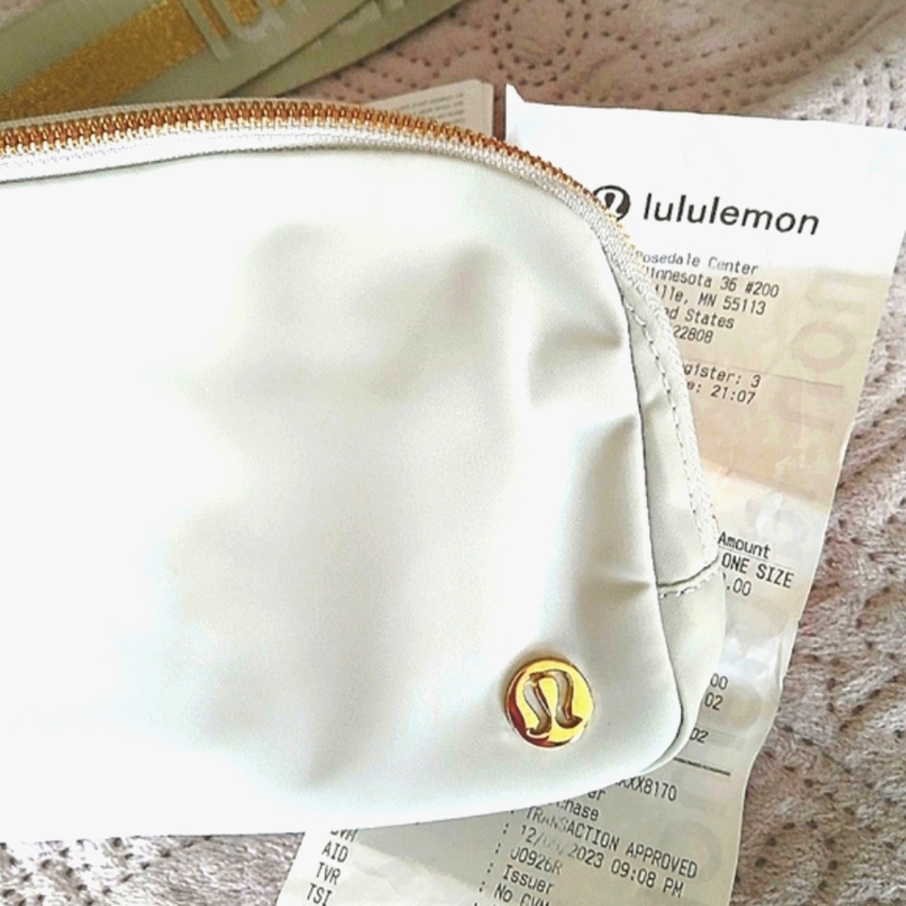 New Lululemon Everywhere Belt Bag, Limited edition, Vapor/Gold/White - Picture 5 of 14